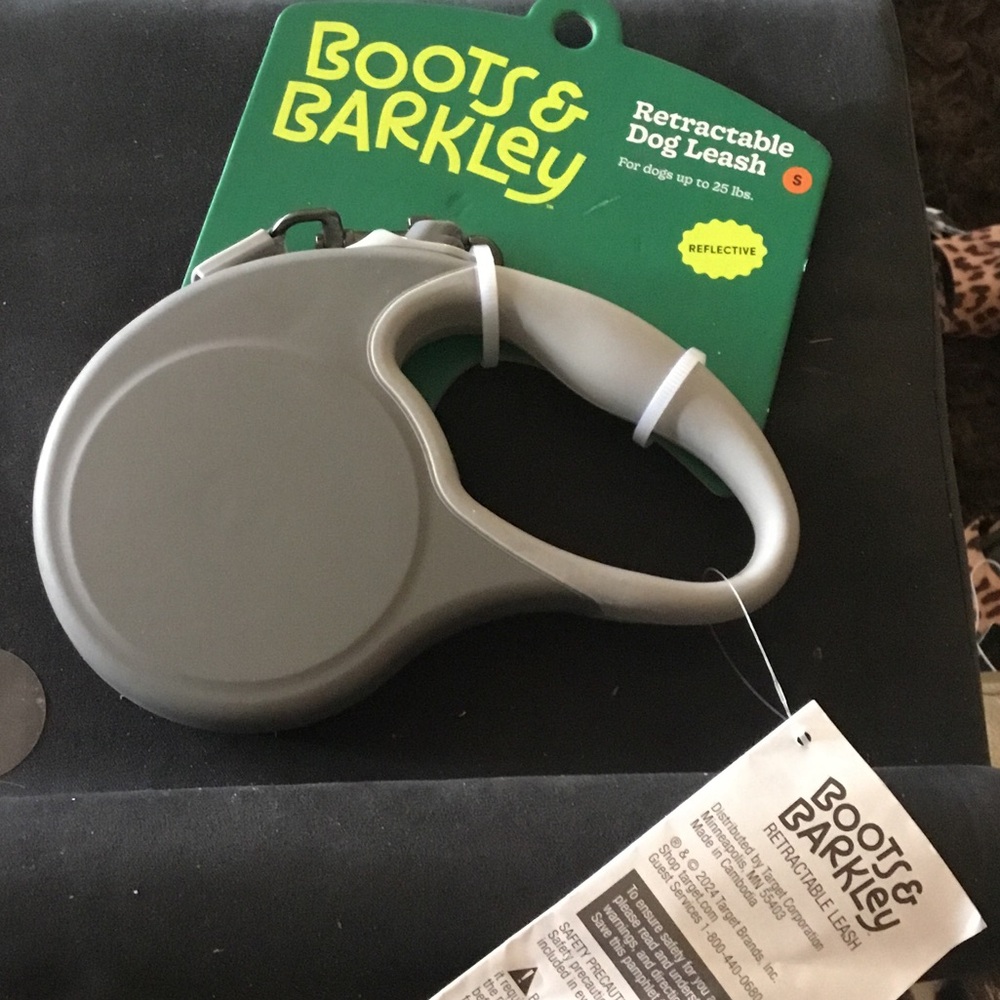 Boots & Barkley Retractable Dog Leash ~ small for dogs up to 25lbs ~ reflective